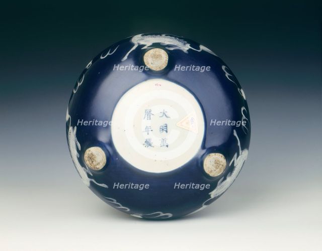 Swatow bulb bowl with qilins, Ming dynasty, Wanli period, China, 1572-1620. Artist: Unknown