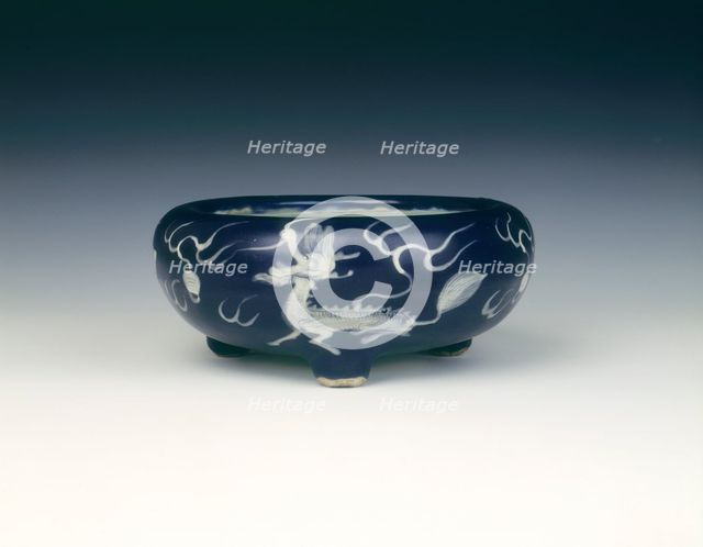 Swatow bulb bowl with qilins, Ming dynasty, Wanli period, China, 1572-1620. Artist: Unknown