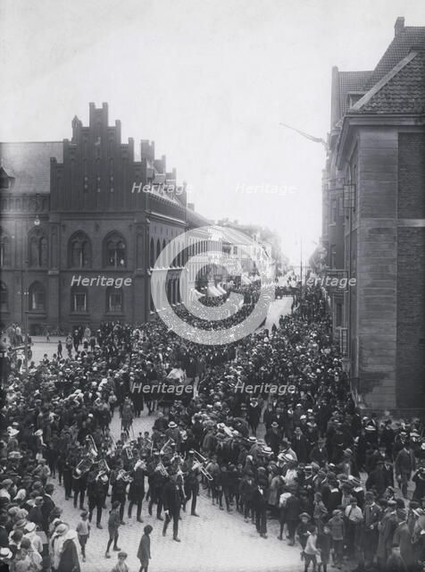 Swedish aviation pioneer Enoch Thulin's funeral procession, Landskrona, Sweden, 1919. Artist: Unknown