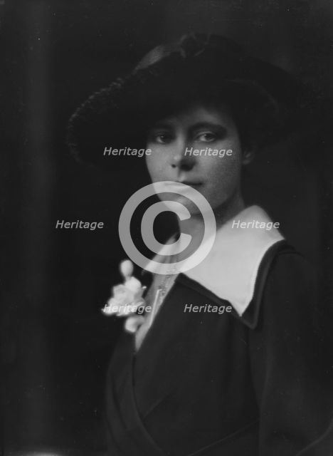 Sweeney, Miss, portrait photograph, 1916. Creator: Arnold Genthe.