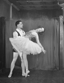 Swiskaya, Countess, and male dance partner, between 1917 and 1929. Creator: Arnold Genthe