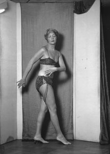 Swiskaya, Countess, between 1917 and 1929. Creator: Arnold Genthe