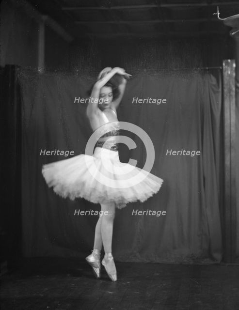 Swiskaya, Countess, between 1917 and 1929. Creator: Arnold Genthe.