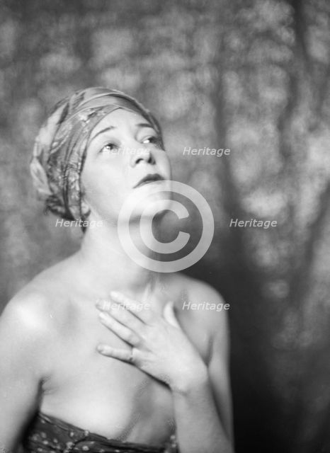 Swiskaya, Countess, portrait photograph, between 1917 and 1929. Creator: Arnold Genthe.