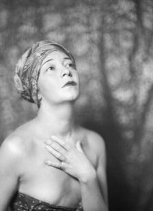 Swiskaya, Countess, portrait photograph, between 1917 and 1929. Creator: Arnold Genthe