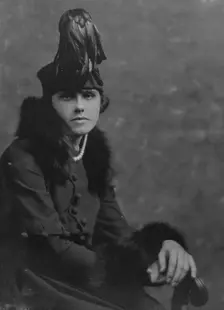 Sykes, Gladys, Miss, portrait photograph, 1916. Creator: Arnold Genthe