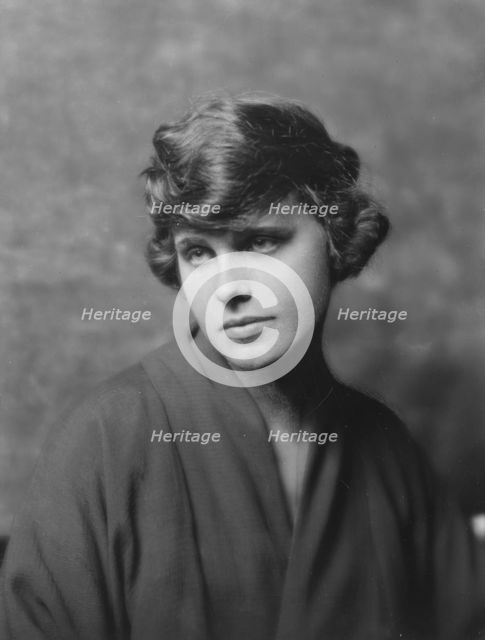 Sykes, Gladys, Miss, portrait photograph, 1916. Creator: Arnold Genthe.