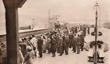 Sympathetic interest in the Royal Funeral Train at Welwyn Station 1936