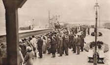 Sympathetic interest in the Royal Funeral Train at Welwyn Station 1936
