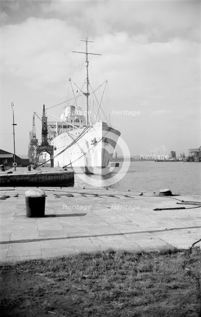P&O passenger liner, Tilbury Docks, Essex, c1945-c1965. Artist: SW Rawlings
