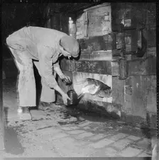 Pottery worker, Stoke-on-Trent, Staffordshire, 1965-1968. Creator: Eileen Deste