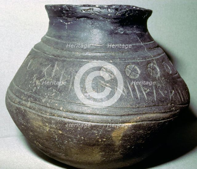 Pottery cremation urn, from a grave at Loveden Hill, Lincolnshire, Anglo-Saxon, 6th-7th century. Artist: Unknown