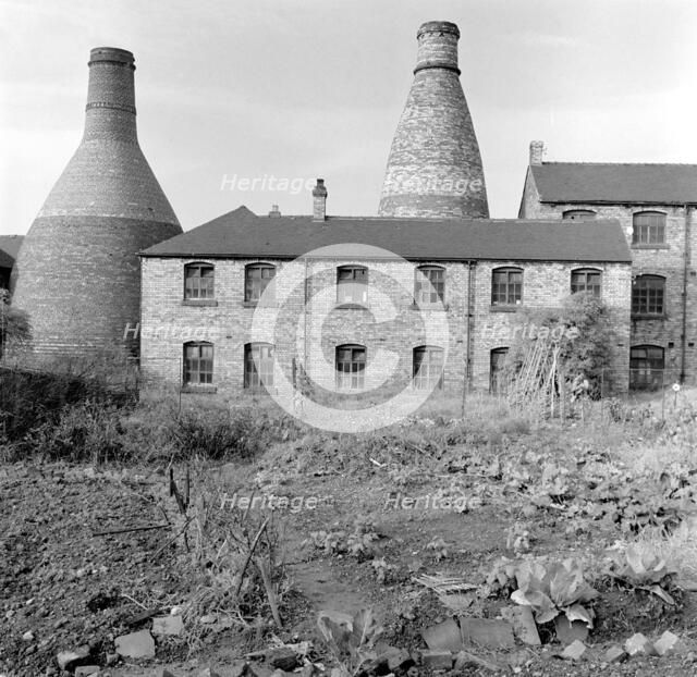 Pottery kilns and workshops, Stoke-on-Trent, Staffordshire, 1945-1980. Artist: Eric de Maré