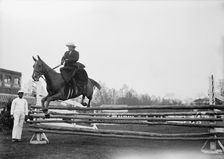 Potts, Mrs. Alan - Horse Show, 1914. Creator: Harris & Ewing