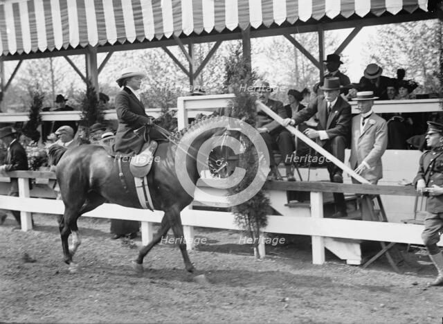 Potts, Mrs. Alan - Horse Show, 1914. Creator: Harris & Ewing.