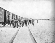 Pour venir combattre sur le front de France; Le 10 fevrier: un halte du convoi..., 1916 (1924) Creator: Unknown