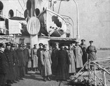 Pour venir combattre sur le front de France; Le 26 fevrier a Dalny: officiers..., 1916 (1924) Creator: Unknown