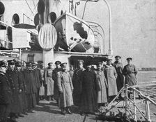 Pour venir combattre sur le front de France; Le 26 fevrier a Dalny: officiers..., 1916 (1924) Creator: Unknown