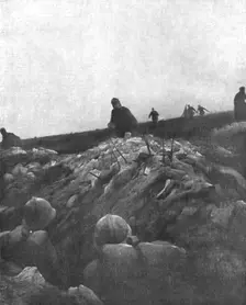 "Pour illustrer le Communique due 2 mai; un tranchee allemande ayant ete conquise..., 1916. Creator: Unknown