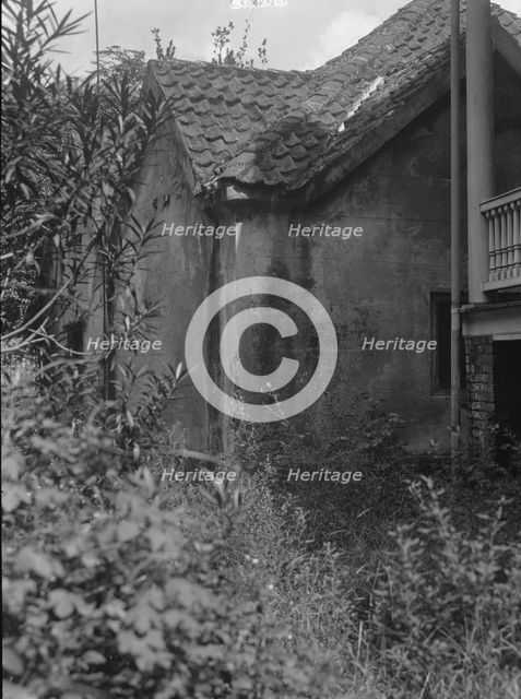 Powder magazine, Charleston, South Carolina, between 1920 and 1926. Creator: Arnold Genthe.