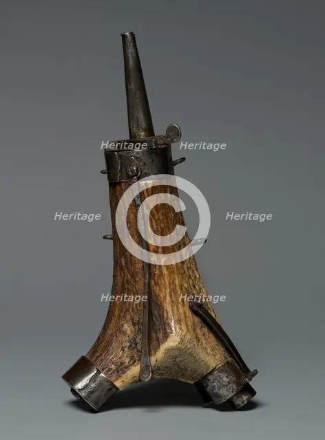 Powder Flask with Standing figures of a Man and Woman, 1570. Creator: Unknown.