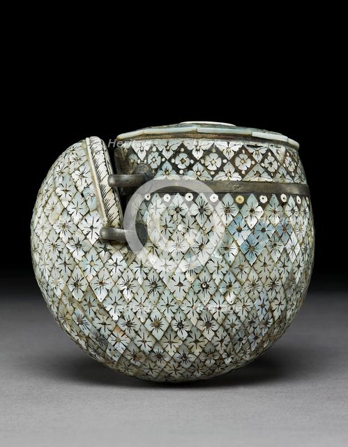 Powder horn, late 18th century - early 19th century. Artist: Unknown.