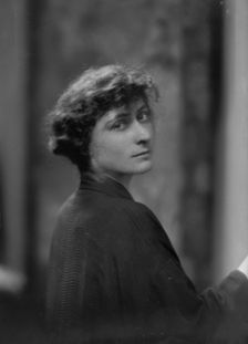 Powell, Alexander, Mrs., portrait photograph, 1916 Jan. 11. Creator: Arnold Genthe