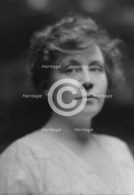 Powellson, Miss, portrait photograph, 1914 Apr. 20. Creator: Arnold Genthe.