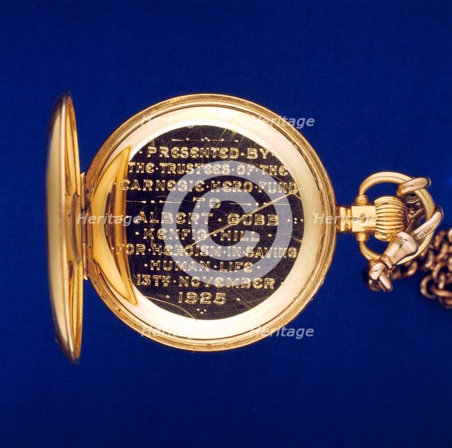 Pocket watch (glass, gold, enamel), 1920s. Creators: Tavennes, Dennison Watch.