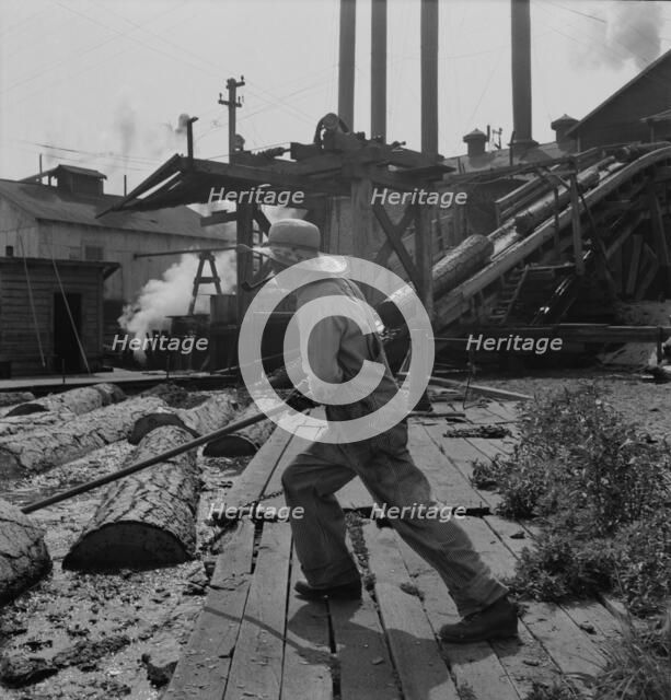 Pond monkey guides..., Pelican Bay Lumber Company mill, Klamath Falls, Oregon, 1939. Creator: Dorothea Lange.
