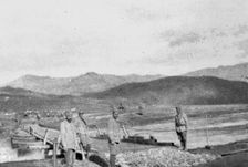 Pont de bateaux sur la Tcherna pres de Skotchivir 1916. Creator: Unknown