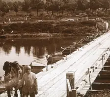 Pontoon bridge over the River Aisne at Venizel, Aisne, France, c1914-c1918