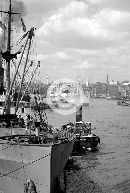 Pool of London, c1945-c1965. Artist: SW Rawlings