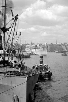 Pool of London, c1945-c1965. Artist: SW Rawlings