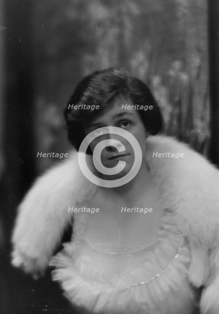 Poor, M., Miss, portrait photograph, 1913. Creator: Arnold Genthe.