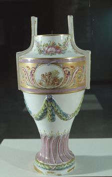 Porcelain vase, made by Buen Retiro Factory (1769-1812)