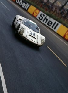 Porsche 910-6 driven by Stommelen - Neerpasch, 1967 Le Mans