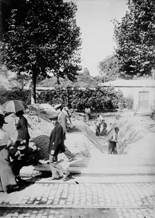 Port Maillot, Paris, between c1915 and c1920. Creator: Bain News Service