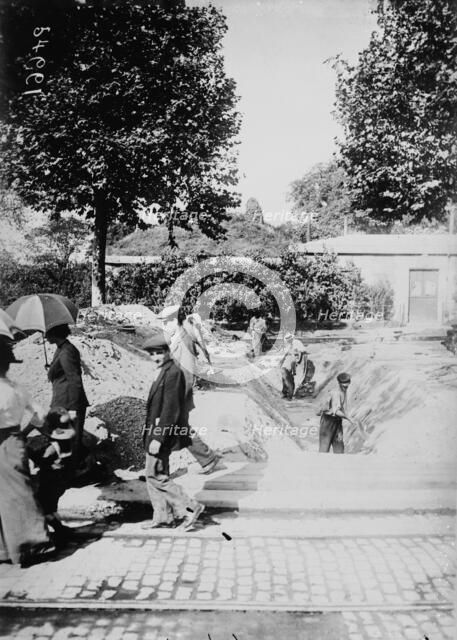Port Maillot, Paris, between c1915 and c1920. Creator: Bain News Service.