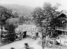 Porte cochere, Mohonk Mountain House, Lake Mohonk, N.Y., between 1905 and 1915. Creator: Unknown