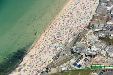 Porthmeor Beach and the Tate St Ives art gallery, St Ives, Cornwall, 2016. Creator: Damian Grady