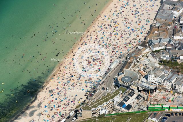 Porthmeor Beach and the Tate St Ives art gallery, St Ives, Cornwall, 2016. Creator: Damian Grady.