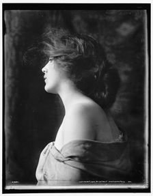 Portrait of a woman, c1900. Creator: Unknown