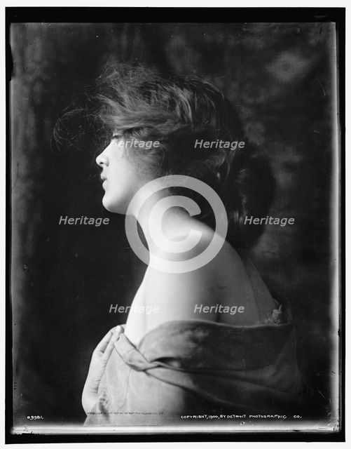 Portrait of a woman, c1900. Creator: Unknown.