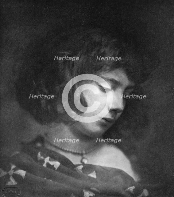 Portrait of a young woman, 1902-1903.Artist: Finlay Lewis