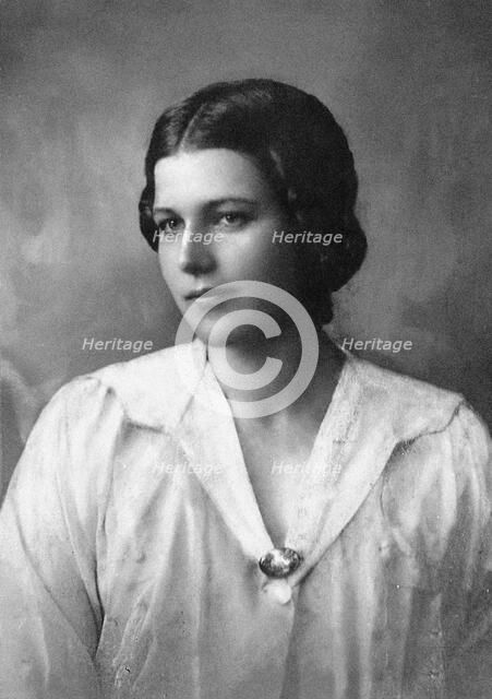 Portrait of Larissa Reisner (1895-1926). Creator: Anonymous.