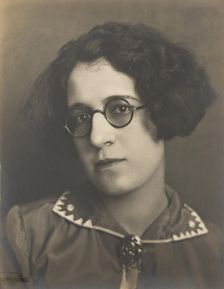 Portrait of the Painter Lola Cueto (1897-1978), c1927. Creator: Tina Modotti