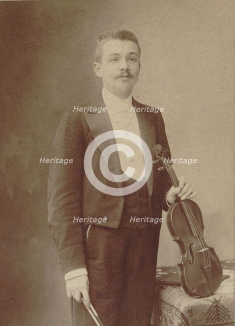 Portrait of the violinist and composer Henri Marteau (1874-1934). Creator: Nadar, Gaspard-Félix (1820-1910).