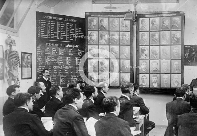 Portrait Parle class, France, between c1910 and c1915. Creator: Bain News Service.