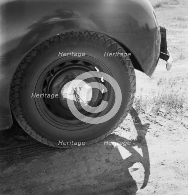Possibly: Close-up view of abandoned dry land farmhouse in Columbia..., Washington, 1939. Creator: Dorothea Lange.